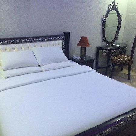 Hotel The Leschanze Lahor Dış mekan fotoğraf