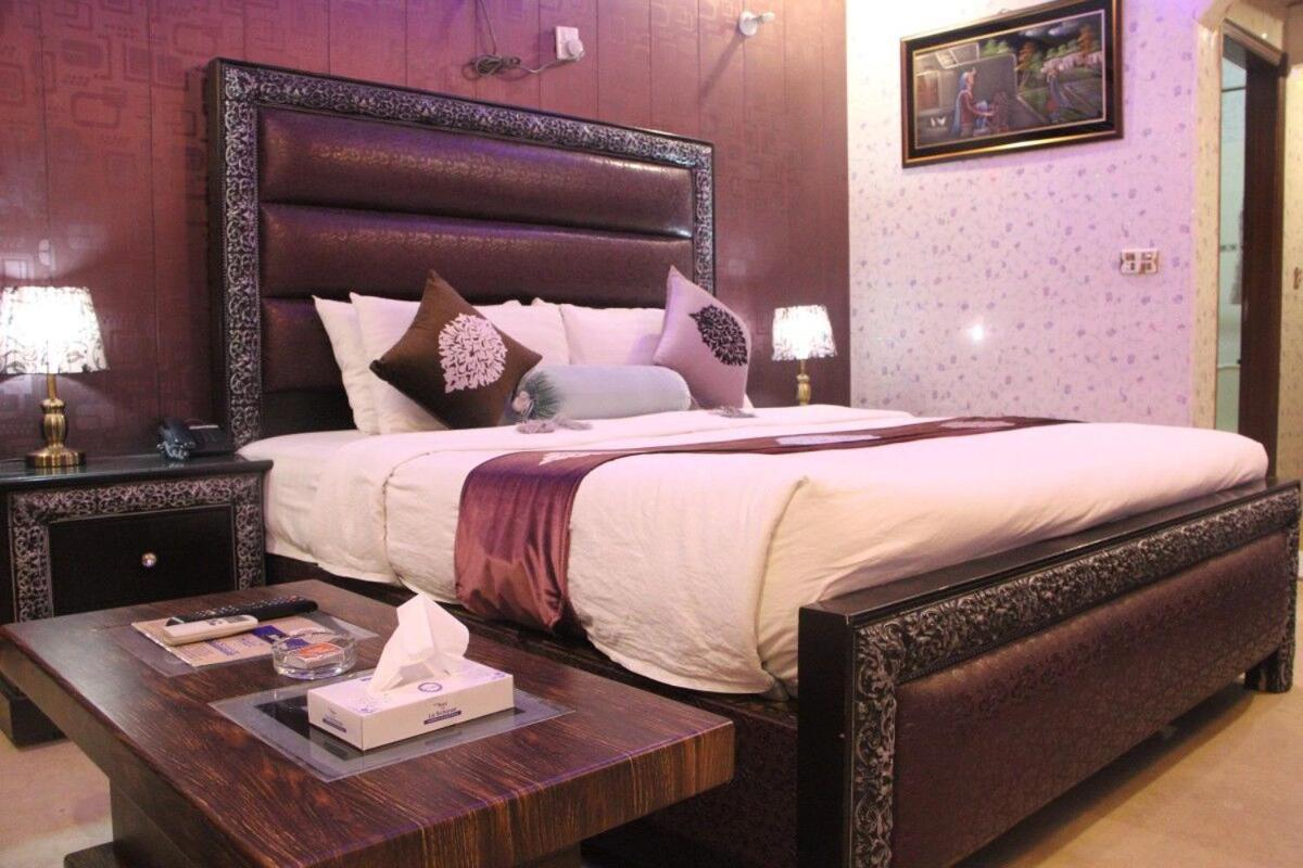 Hotel The Leschanze Lahor Dış mekan fotoğraf