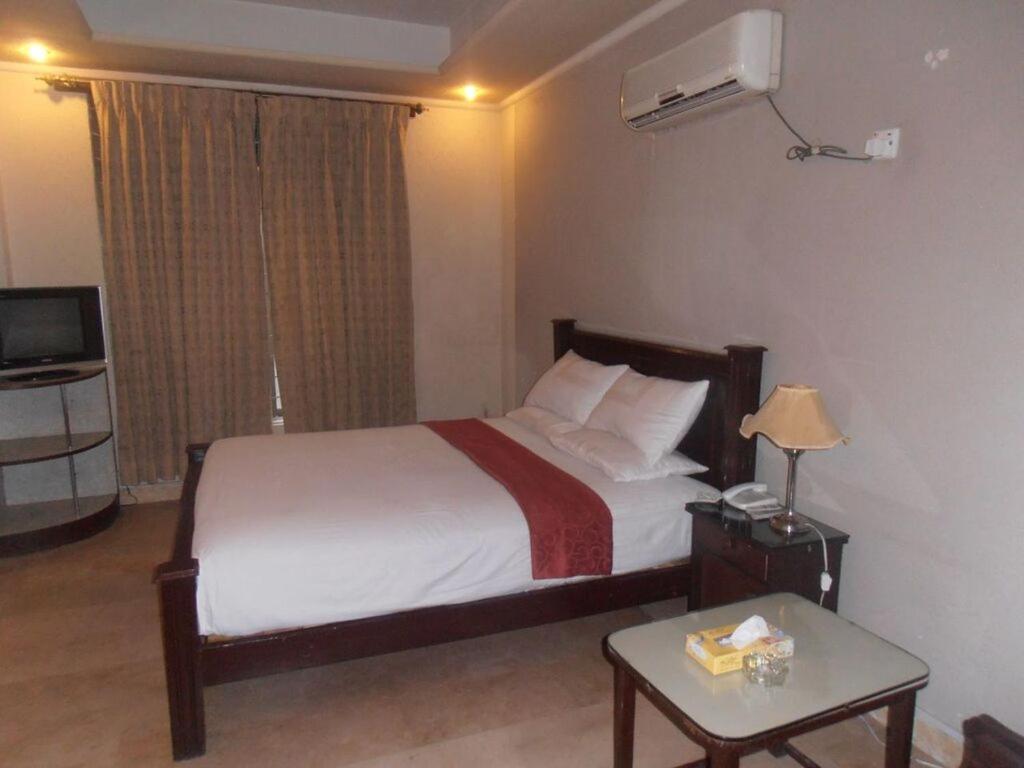 Hotel The Leschanze Lahor Dış mekan fotoğraf
