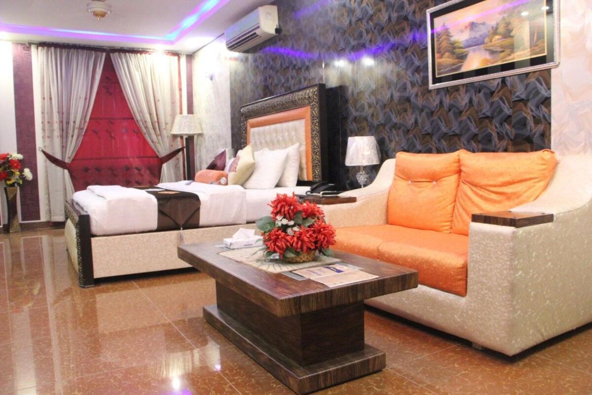 Hotel The Leschanze Lahor Dış mekan fotoğraf