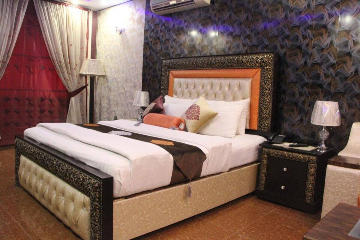 Hotel The Leschanze Lahor Dış mekan fotoğraf