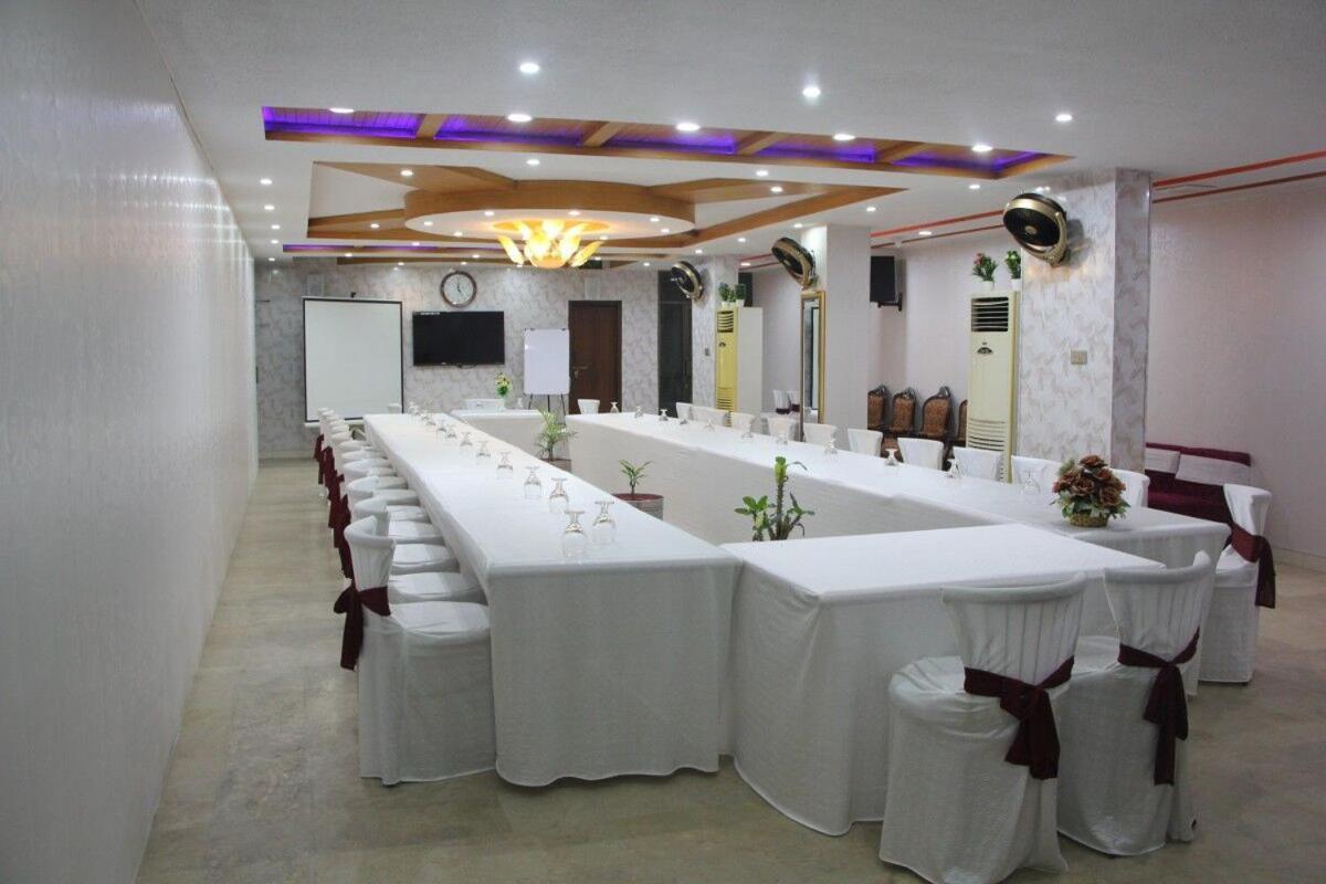 Hotel The Leschanze Lahor Dış mekan fotoğraf