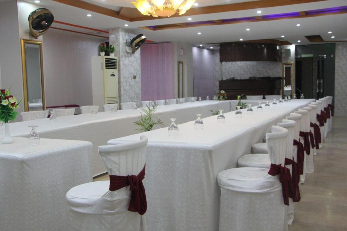 Hotel The Leschanze Lahor Dış mekan fotoğraf